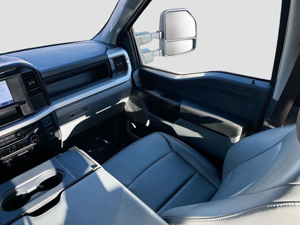 Used 2024 Oxford White Ford XL image 21