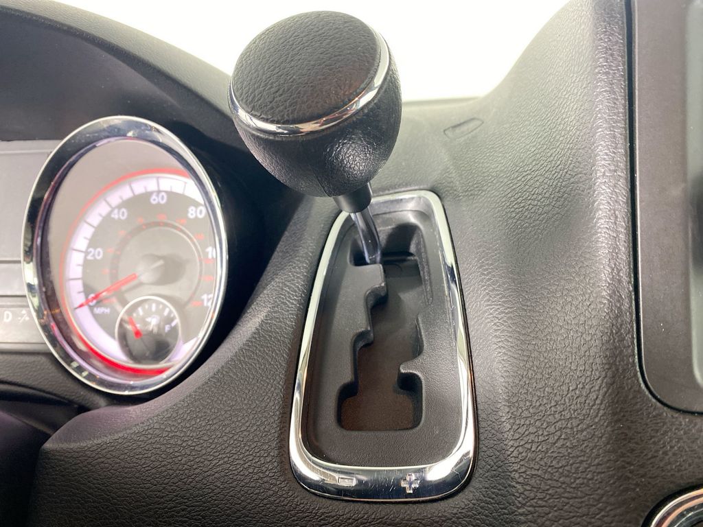 2013 Dodge Grand Caravan SXT photo