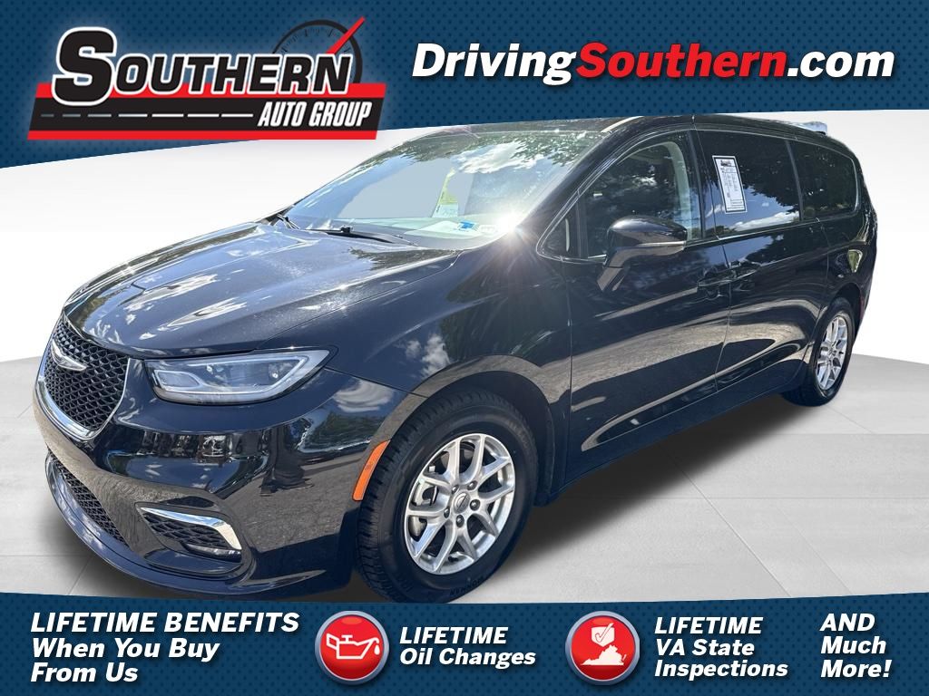 Diamond Black Crystal Pearlcoat 2024 Chrysler Pacifica Minivan Front-Wheel Drive 9-Speed Automatic