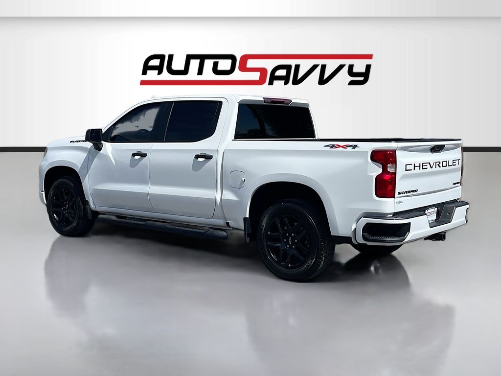 Used 2025 White Chevrolet Custom image 5