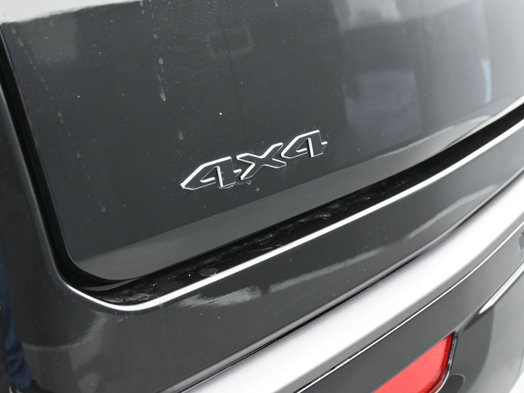 New 2026 High Gloss Black Jeep Summit Obsidian image 39