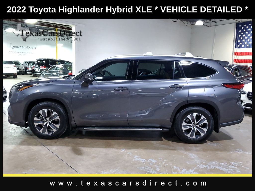 2022 Toyota Highlander Hybrid XLE 13