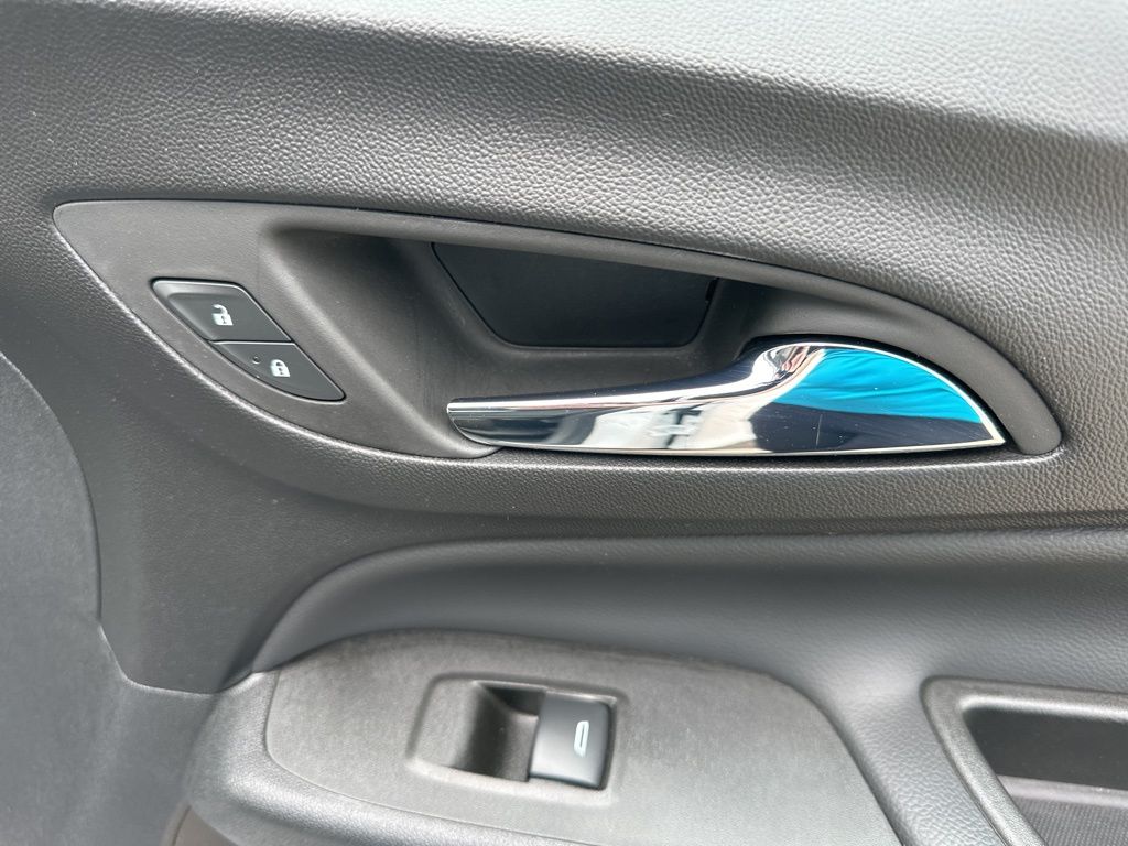 2022 Summit White Chevrolet Equinox LT FWD SUV