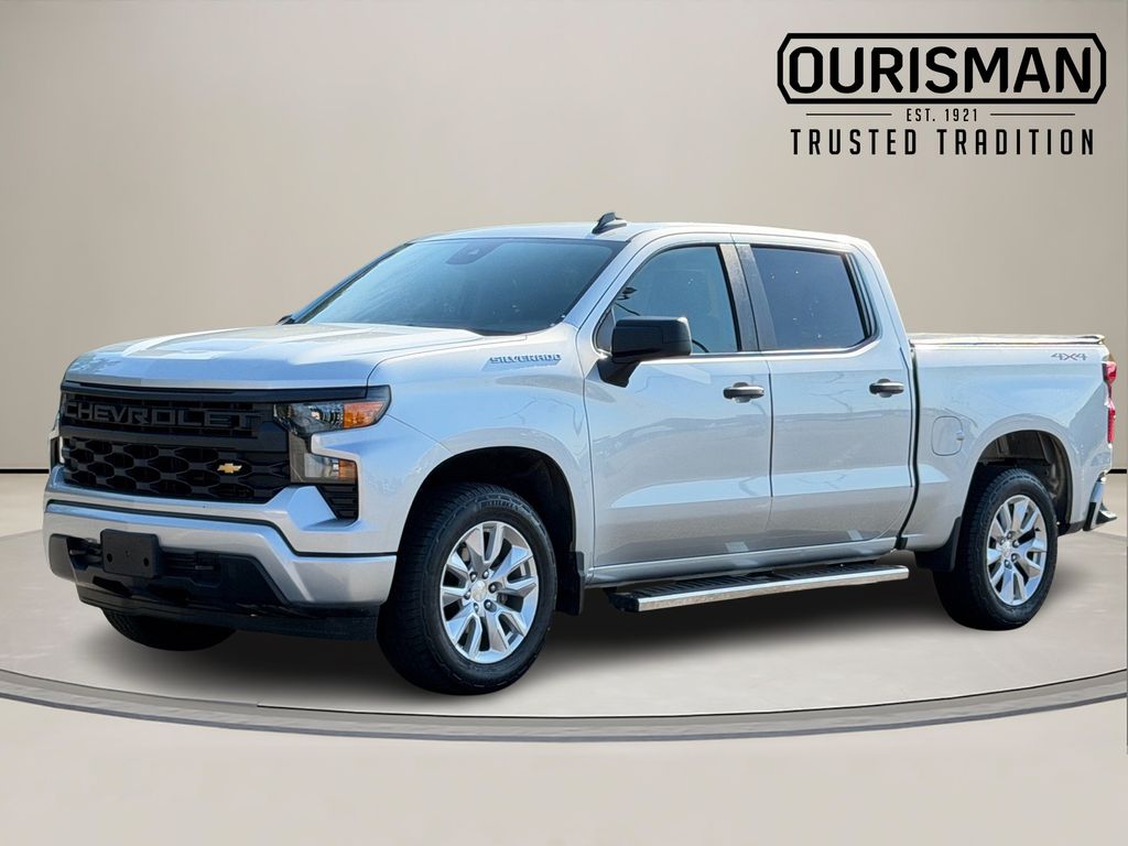 Silver Ice Metallic 2022 Chevrolet Silverado 1500 Custom Crew Cab 4WD Pickup Truck Four-Wheel Drive 8-Speed Automatic