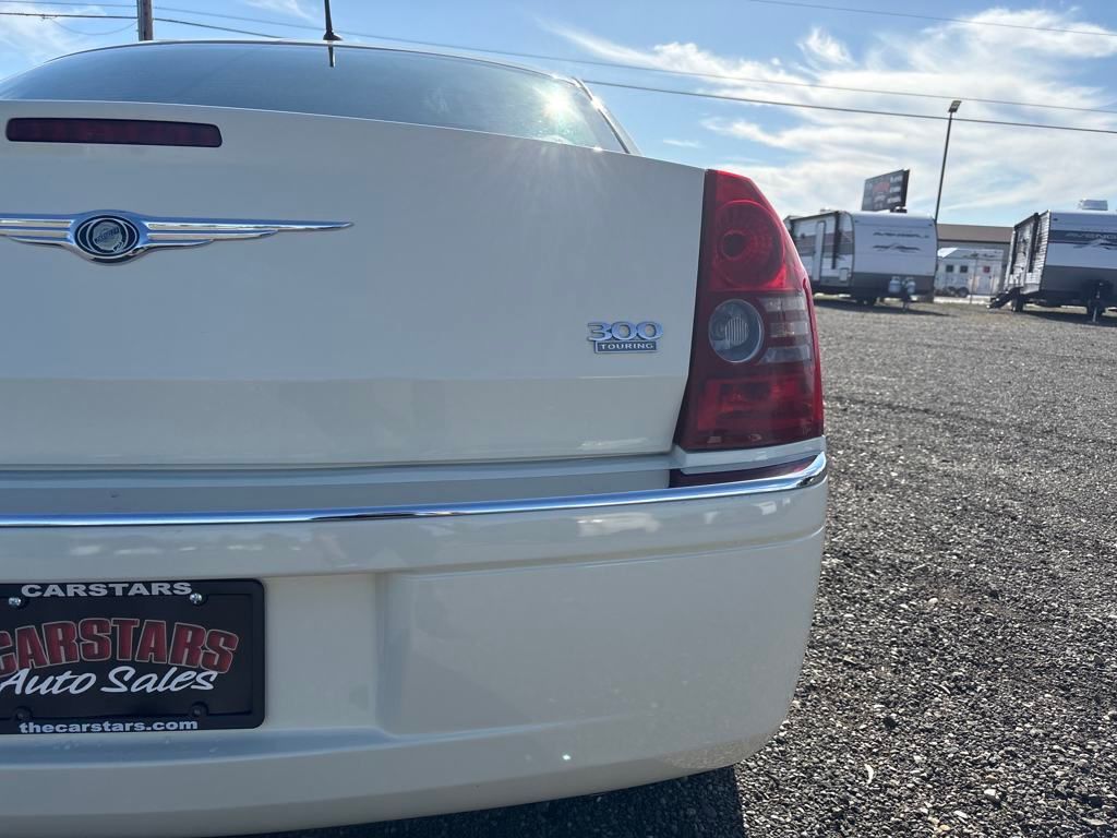 2008 Cool Vanilla Clearcoat Chrysler 300 Dub Edition RWD Sedan
