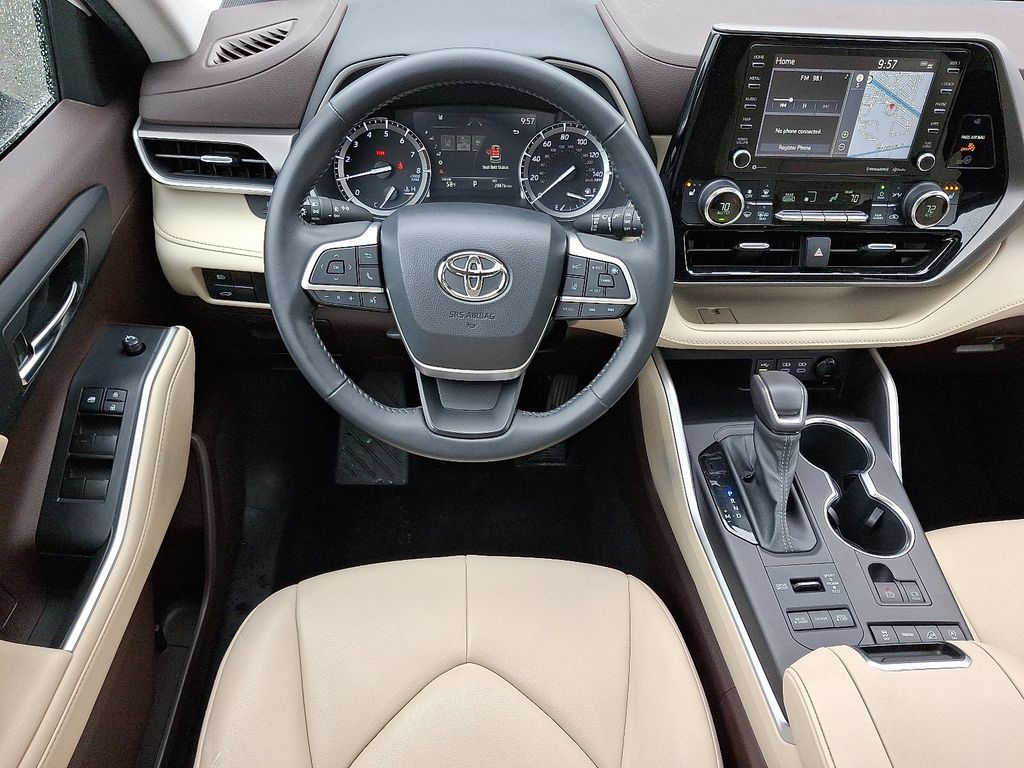 2022 Toyota Highlander XLE 11