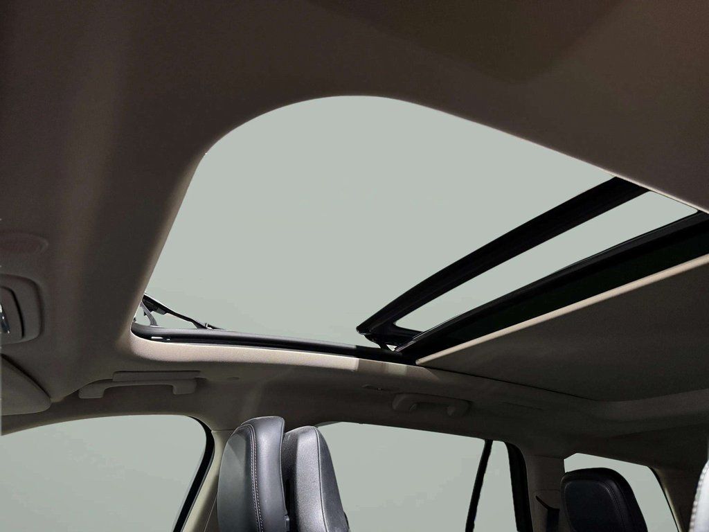 Certified Used 2022 Infinite Black Metallic Clearcoat Lincoln Grand Touring image 14