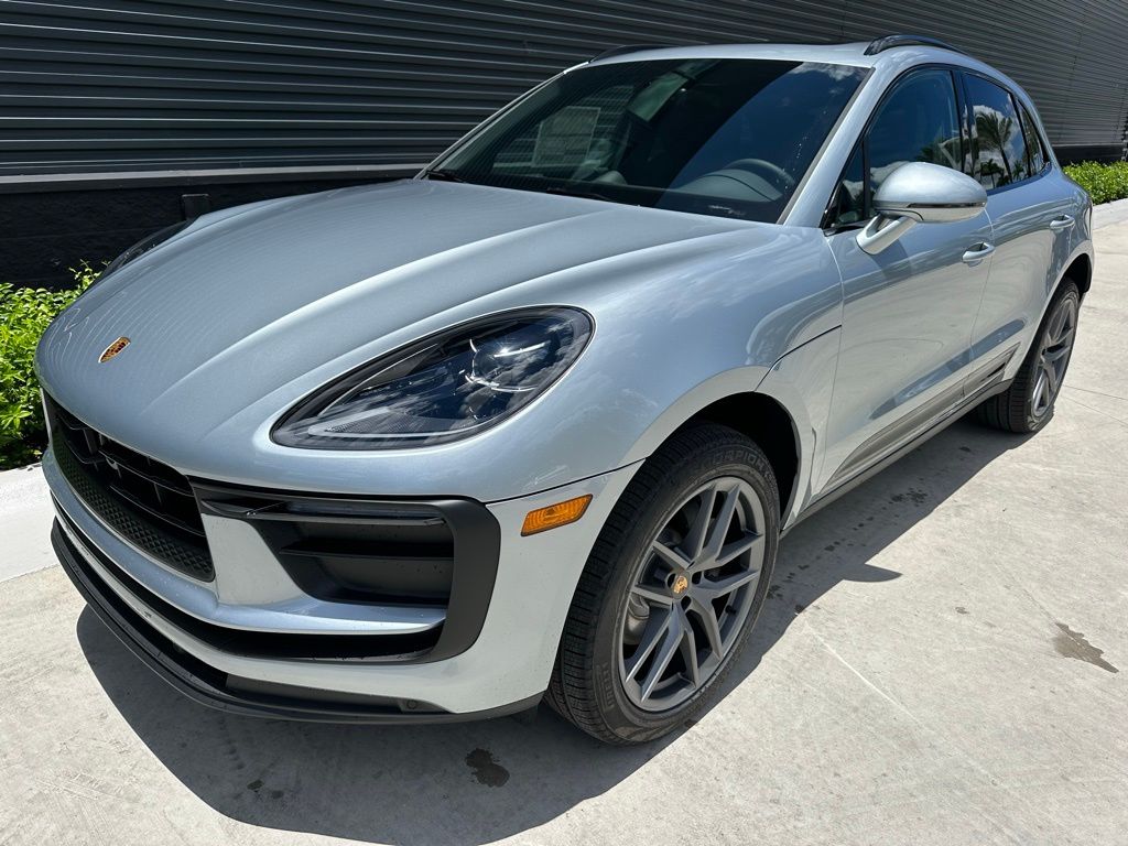 Thumbnail: 2025 Porsche Macan - 6