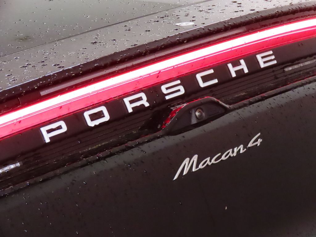 Thumbnail: 2026 Porsche Macan - 12