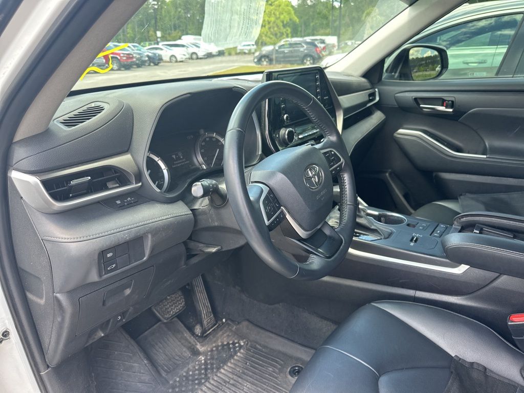 2022 Toyota Highlander XLE FWD SUV
