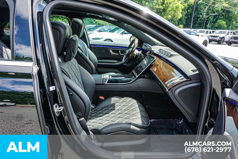 Used 2024 Black Mercedes-Benz S 580e image 23