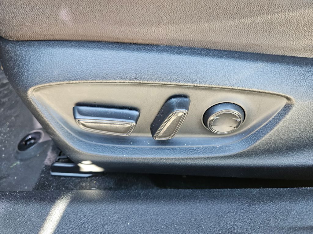 Thumbnail: 2023 Toyota Camry - 16