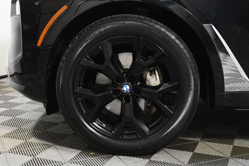 Thumbnail: 2024 BMW X7 - 12