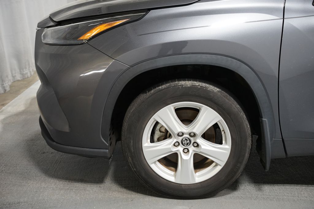 Thumbnail: 2023 Toyota Highlander - 5