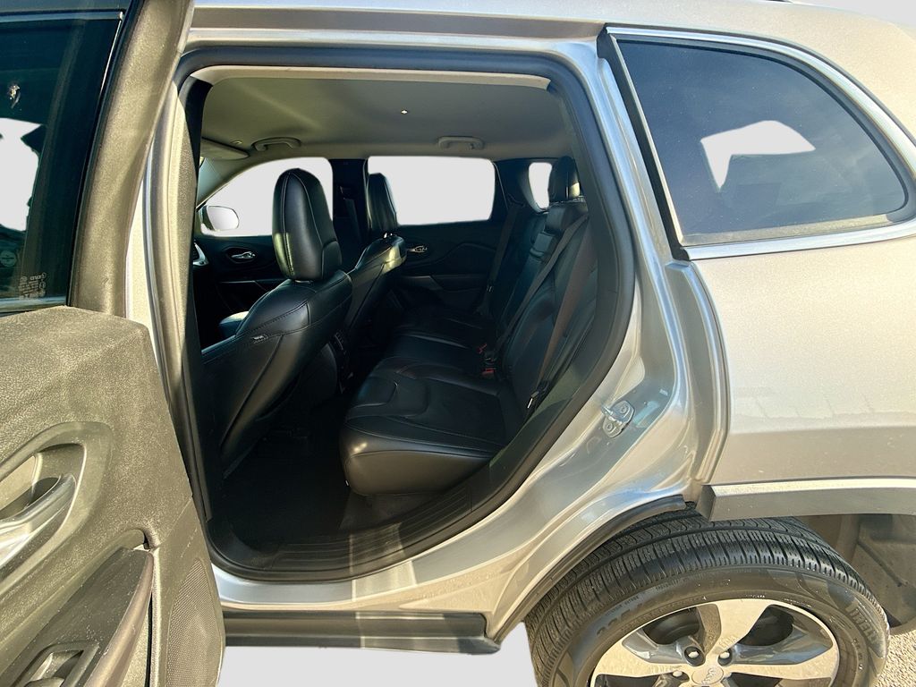 2019 Jeep Cherokee Limited Silver at River Oaks CDJR