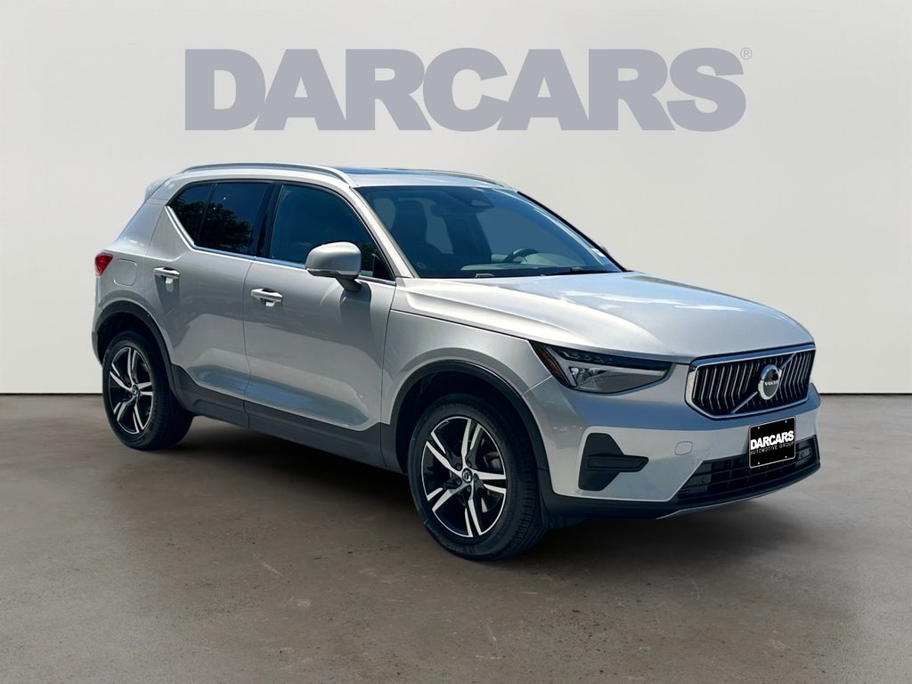 Silver Dawn Metallic 2025 Volvo XC40 B5 Core Bright Theme AWD SUV / Crossover All-Wheel Drive Automatic