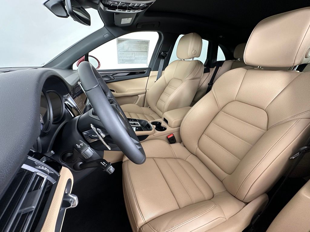 Thumbnail: 2026 Porsche Macan - 5
