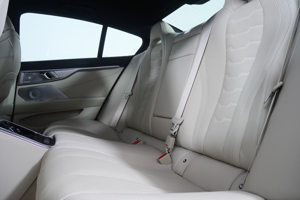 Thumbnail: 2026 BMW 8 Series - 18