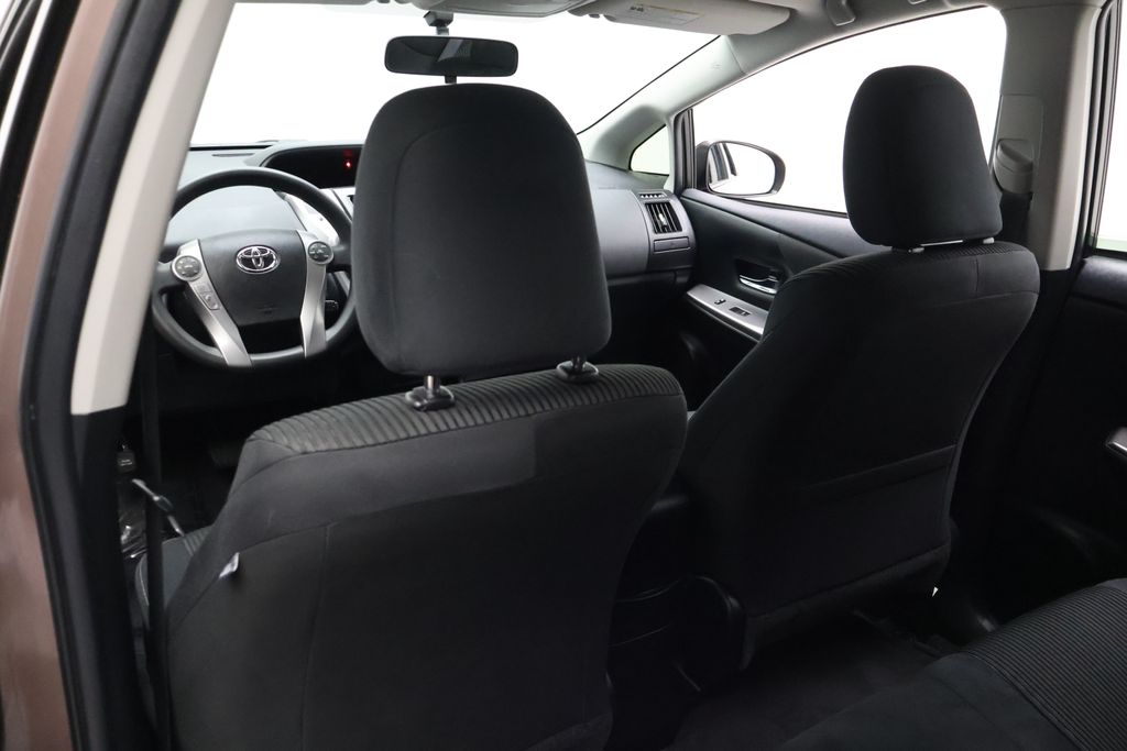 Thumbnail: 2017 Toyota Prius v - 20