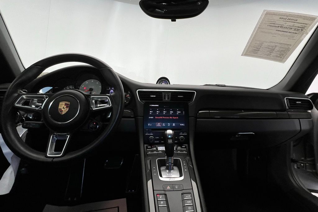 Thumbnail: 2017 Porsche 911 - 6