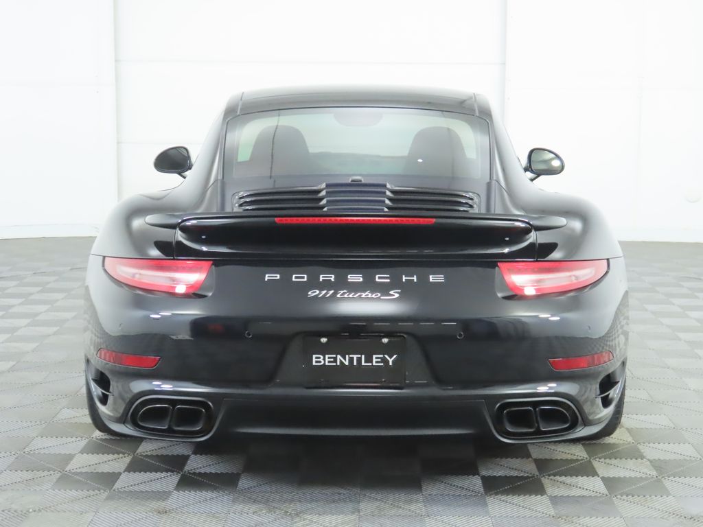 Thumbnail: 2016 Porsche 911 - 6