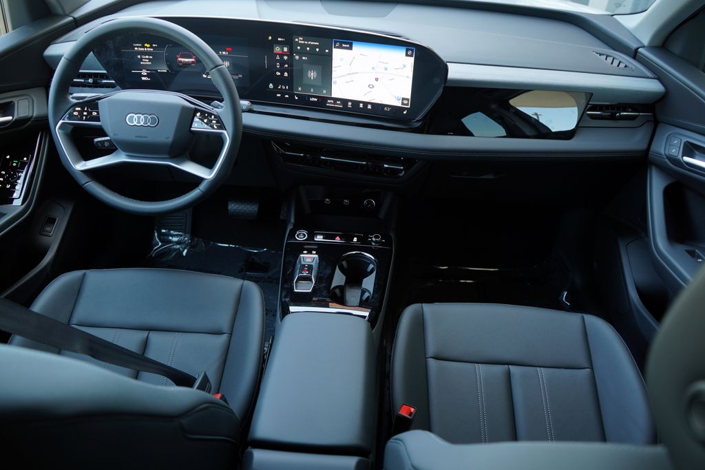 Thumbnail: 2025 Audi Q6 e-tron - 8