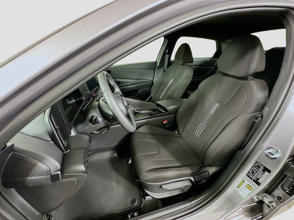 Thumbnail: 2025 Hyundai Elantra - 15