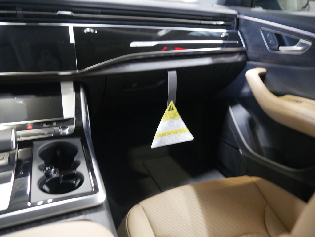 Thumbnail: 2026 Audi Q8 - 25