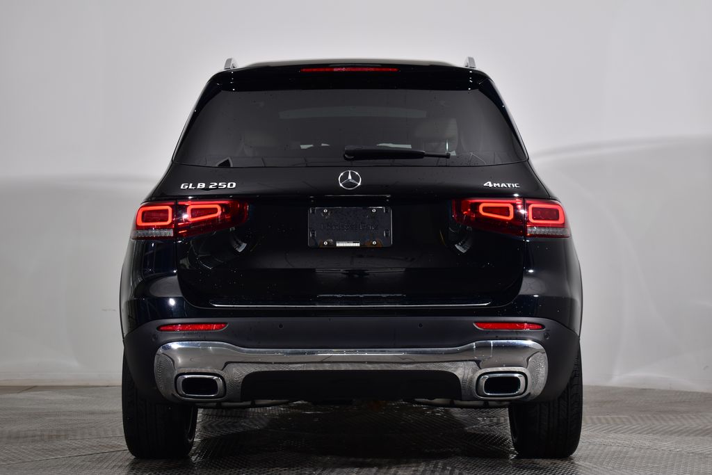Thumbnail: 2022 Mercedes-Benz GLB - 4