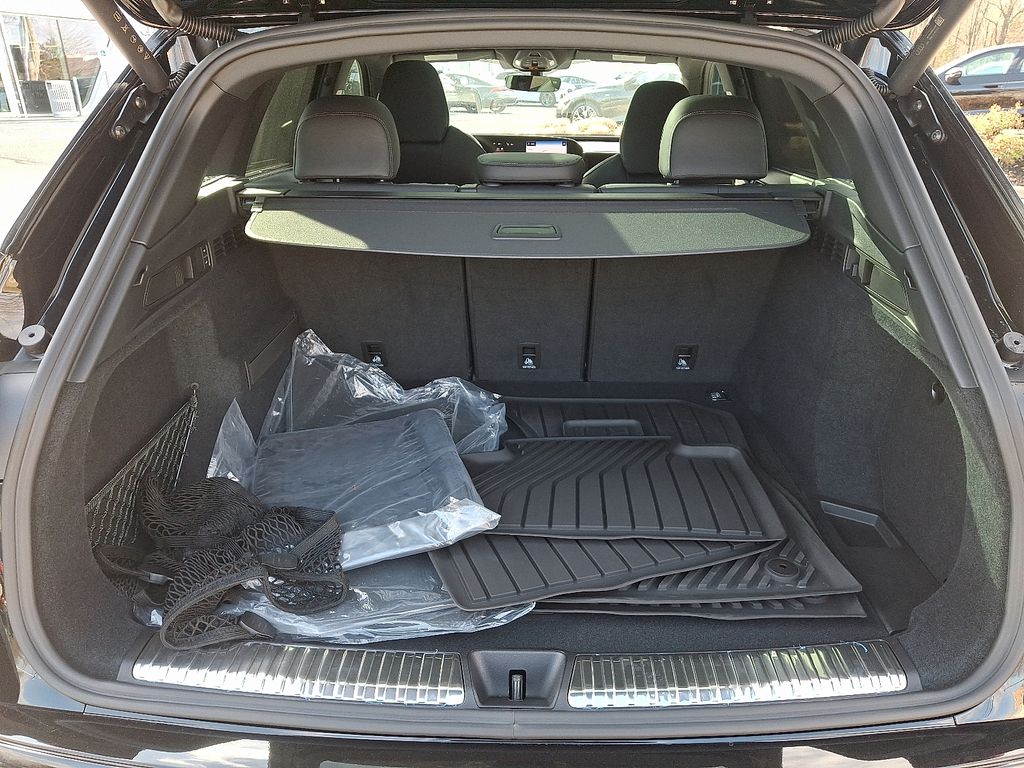 Thumbnail: 2025 Audi SQ5 - 30