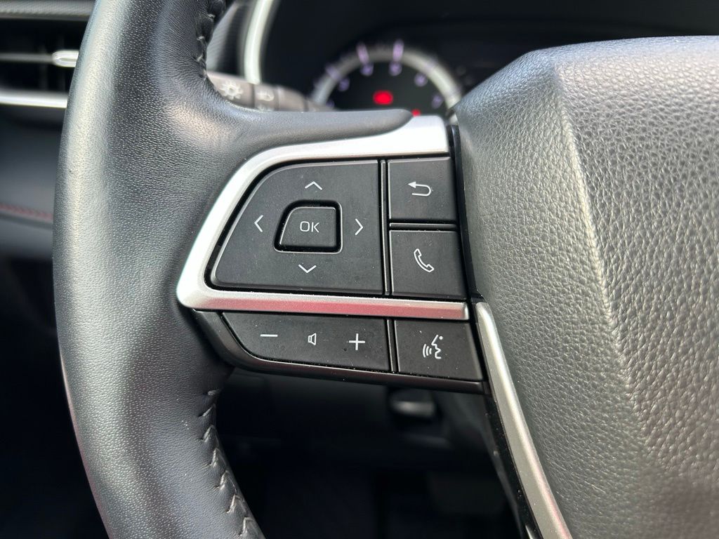 Thumbnail: 2023 Toyota Highlander - 21