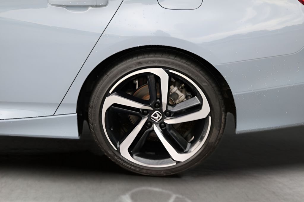 Used 2021  Honda Sport image 9