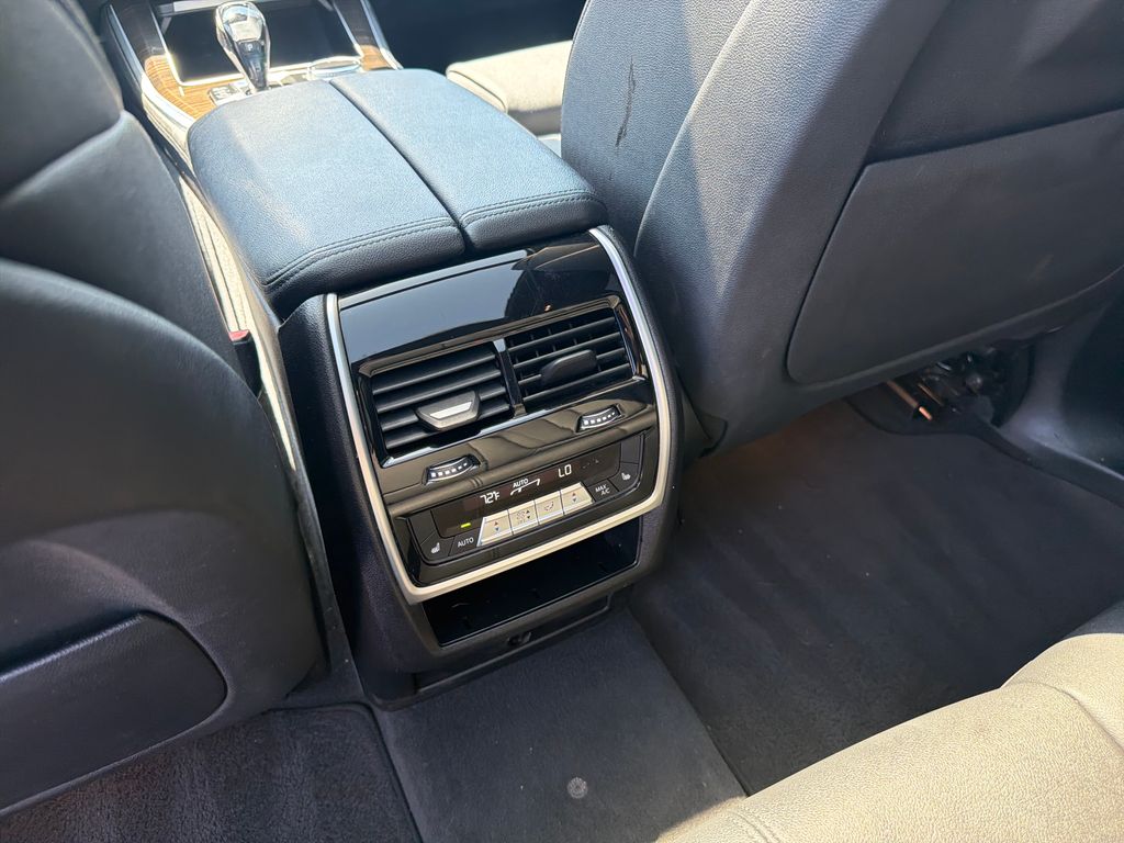 Used 2019 Gray BMW xDrive40i image 34
