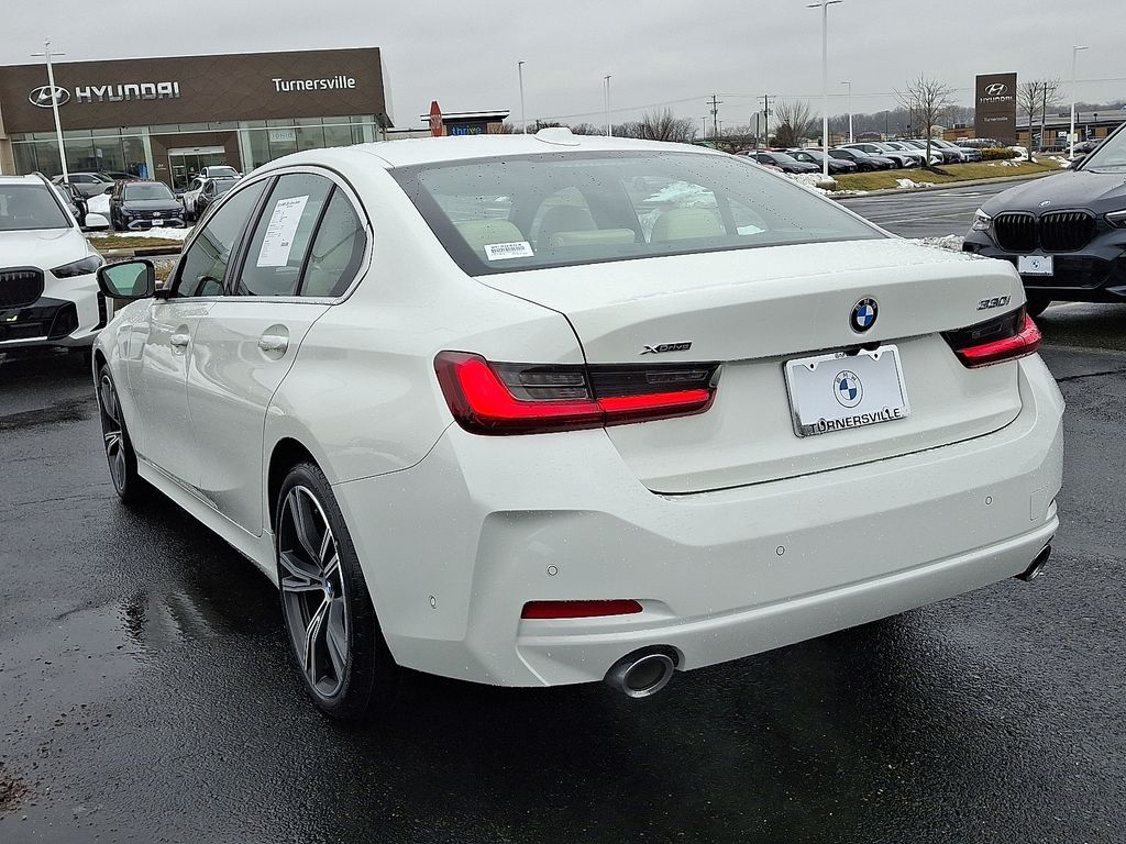 Thumbnail: 2024 BMW 3 Series - 4