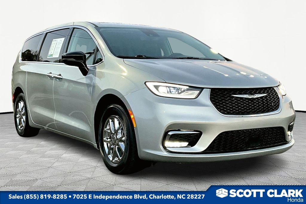 2024 Chrysler Pacifica Touring L