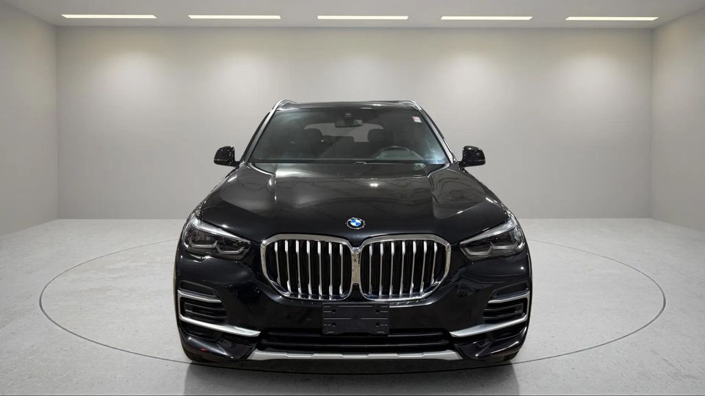 Used 2022 Black BMW xDrive40i image 2
