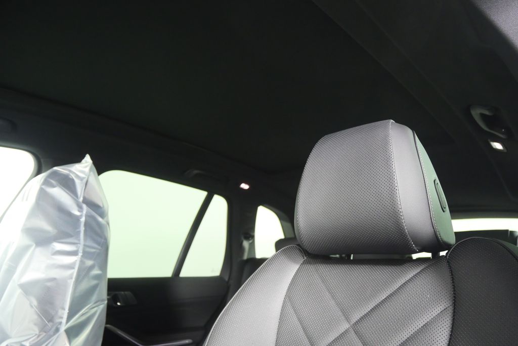 Thumbnail: 2026 BMW X5 - 12