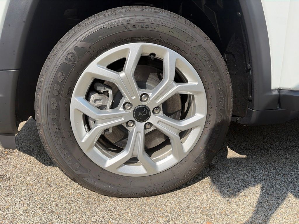 2026 Jeep Compass Latitude White at South Hills CDJR
