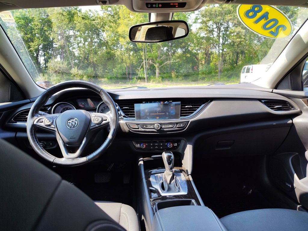 2018 Buick Regal TourX Essence 9