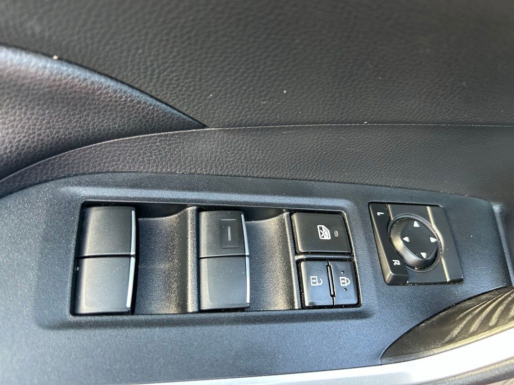Thumbnail: 2019 Toyota RAV4 - 24
