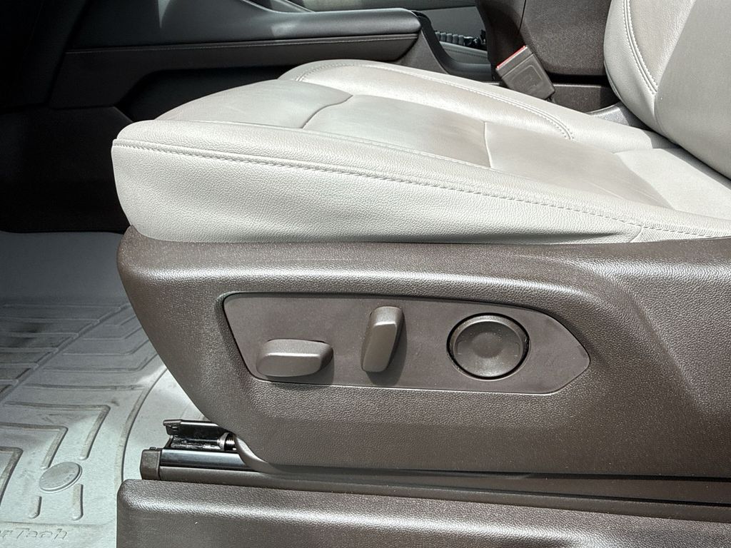 Thumbnail: 2021 Chevrolet Tahoe - 14