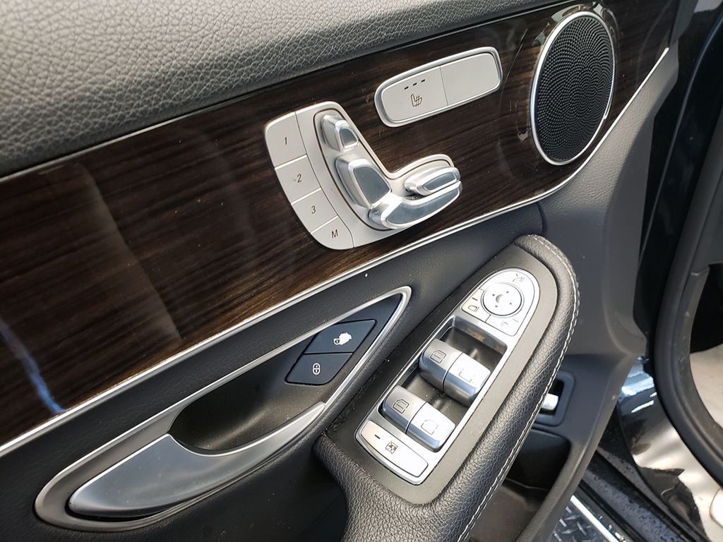 Thumbnail: 2017 Mercedes-Benz C-Class - 10