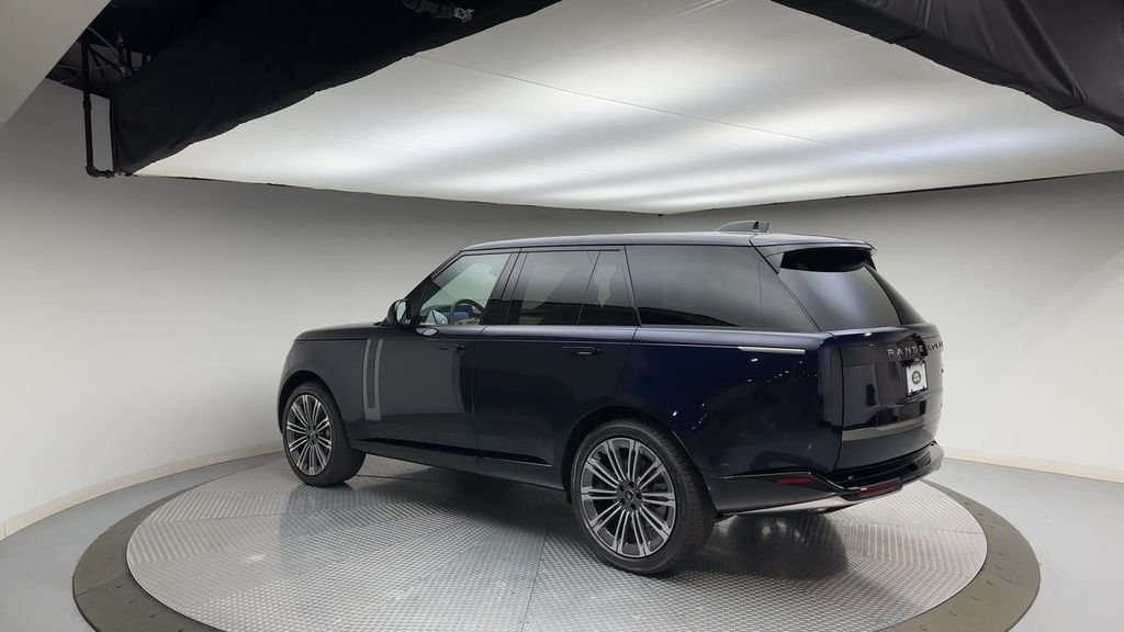 2023 Land Rover Range Rover SE 8
