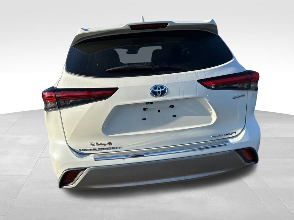 2021 Toyota Highlander Hybrid Platinum 8