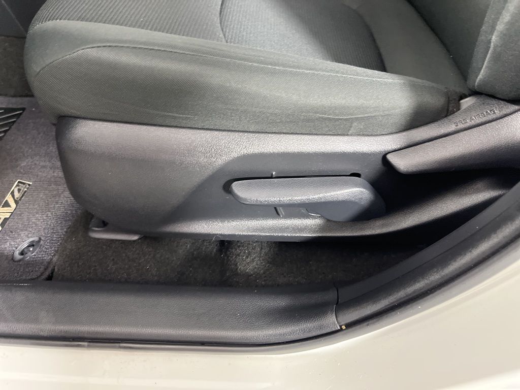 Thumbnail: 2021 Toyota RAV4 - 24