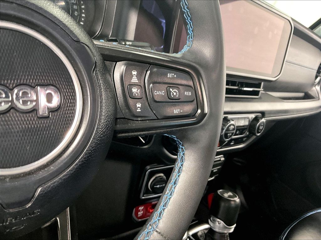 2024 Jeep Wrangler — photo 24