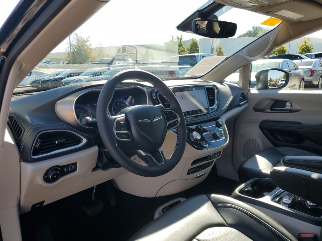 Used Car 2023 Chrysler Pacifica  Touring L For Sale Under $40,000 In Austin, Texas