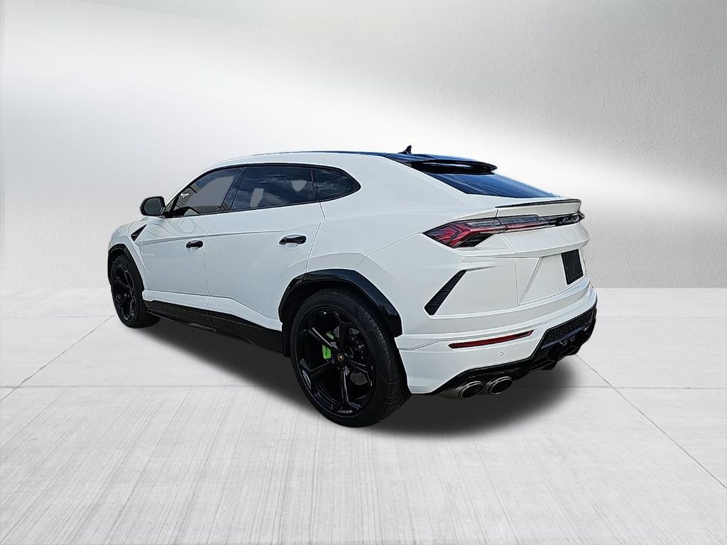 2022 Lamborghini Urus Base 7