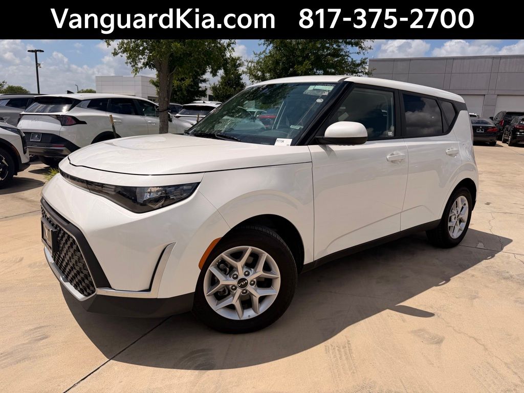 White 2025 Kia Soul LX FWD SUV / Crossover Front-Wheel Drive Continuously Variable Transmission