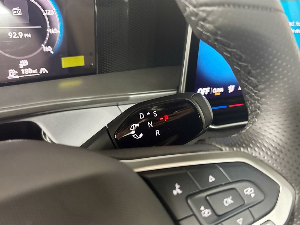 2025 Volkswagen Tiguan 2.0T SE R-Line Black